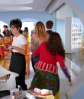 Ugly_Betty_S03E06_Ugly_Berry_1080p_LLP_000243.jpg