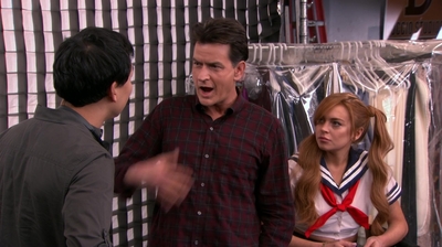 Anger_Management_S02E12_Charlie_Gets_Lindsay_Lohan_into_Trouble_1080p_LLP_000511.jpg