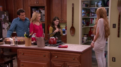 Anger_Management_S02E12_Charlie_Gets_Lindsay_Lohan_into_Trouble_1080p_LLP_001661.jpg