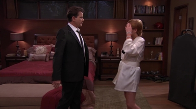 Anger_Management_S02E12_Charlie_Gets_Lindsay_Lohan_into_Trouble_1080p_LLP_002433.jpg