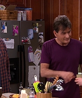 Anger_Management_S02E12_Charlie_Gets_Lindsay_Lohan_into_Trouble_1080p_LLP_000771.jpg