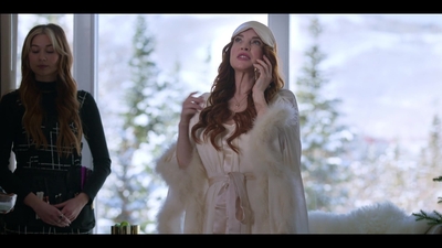 Falling_For_Christmas_2022_1080p_LLP_000443.jpg
