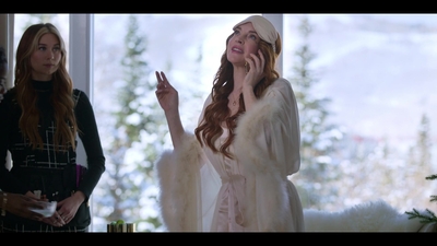 Falling_For_Christmas_2022_1080p_LLP_000444.jpg