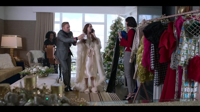 Click to view full size image
==============
Falling_For_Christmas_2022_1080p_LLP_000486.jpg Falling_For_Christmas_2022_1080p_LLP_000486.jpg