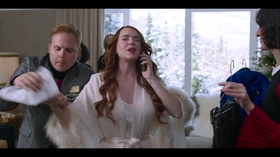 Falling_For_Christmas_2022_1080p_LLP_000495.jpg