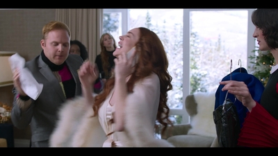 Falling_For_Christmas_2022_1080p_LLP_000496.jpg