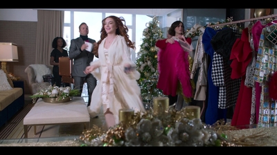 Falling_For_Christmas_2022_1080p_LLP_000625.jpg