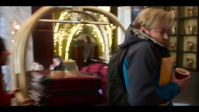 Falling_For_Christmas_2022_1080p_LLP_001093.jpg