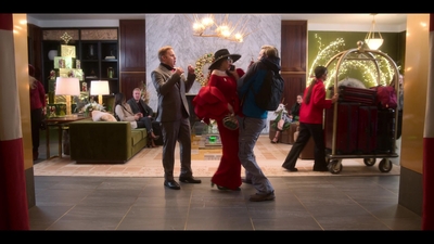 Falling_For_Christmas_2022_1080p_LLP_001097.jpg