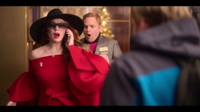 Falling_For_Christmas_2022_1080p_LLP_001102.jpg