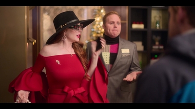 Falling_For_Christmas_2022_1080p_LLP_001128.jpg