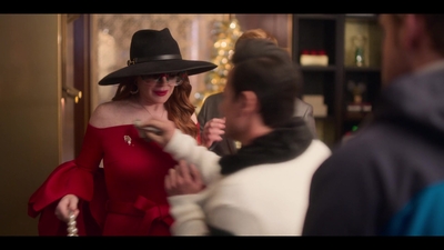 Falling_For_Christmas_2022_1080p_LLP_001132.jpg