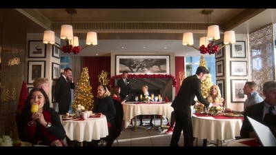 Falling_For_Christmas_2022_1080p_LLP_001206.jpg