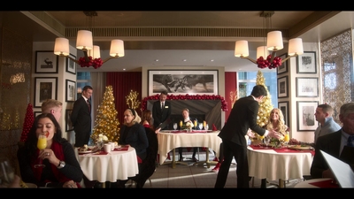 Falling_For_Christmas_2022_1080p_LLP_001209.jpg