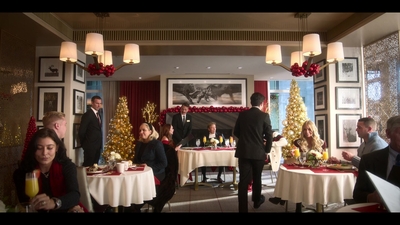 Falling_For_Christmas_2022_1080p_LLP_001211.jpg