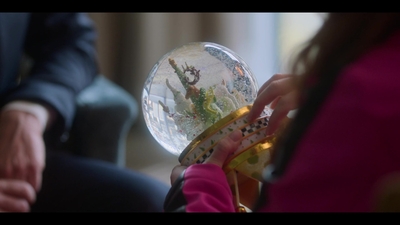 Falling_For_Christmas_2022_1080p_LLP_001796.jpg