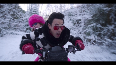 Falling_For_Christmas_2022_1080p_LLP_002350.jpg