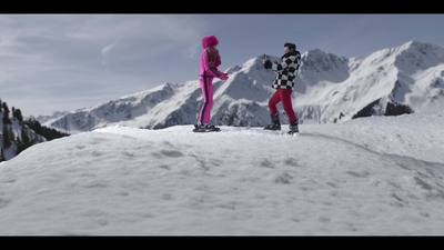 Falling_For_Christmas_2022_1080p_LLP_002486.jpg