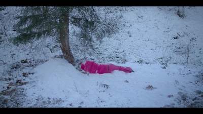 Falling_For_Christmas_2022_1080p_LLP_002921.jpg