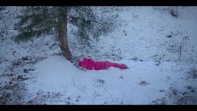 Falling_For_Christmas_2022_1080p_LLP_002923.jpg