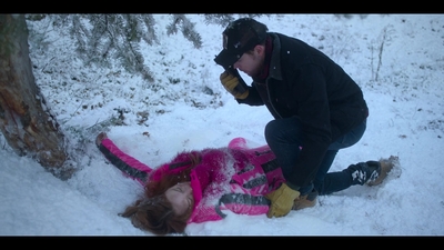 Falling_For_Christmas_2022_1080p_LLP_003019.jpg