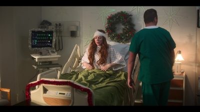 Falling_For_Christmas_2022_1080p_LLP_003109.jpg