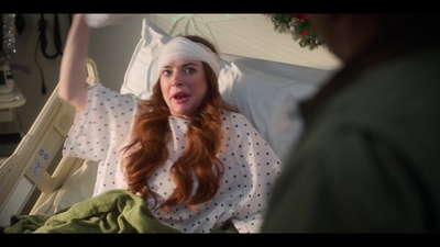 Falling_For_Christmas_2022_1080p_LLP_003303.jpg