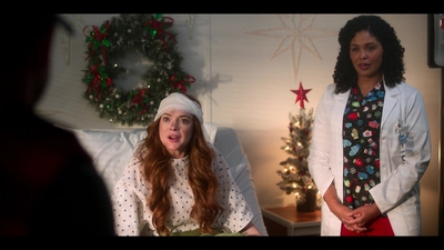 Falling_For_Christmas_2022_1080p_LLP_003405.jpg