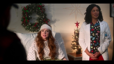 Falling_For_Christmas_2022_1080p_LLP_003408.jpg