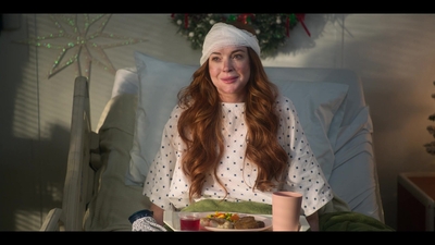 Falling_For_Christmas_2022_1080p_LLP_003461.jpg