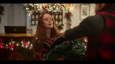 Click to view full size image
==============
Falling_For_Christmas_2022_1080p_LLP_003654.jpg Falling_For_Christmas_2022_1080p_LLP_003654.jpg