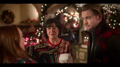 Click to view full size image
==============
Falling_For_Christmas_2022_1080p_LLP_003706.jpg Falling_For_Christmas_2022_1080p_LLP_003706.jpg
