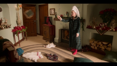 Click to view full size image
==============
Falling_For_Christmas_2022_1080p_LLP_004220.jpg Falling_For_Christmas_2022_1080p_LLP_004220.jpg