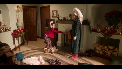 Click to view full size image
==============
Falling_For_Christmas_2022_1080p_LLP_004249.jpg Falling_For_Christmas_2022_1080p_LLP_004249.jpg