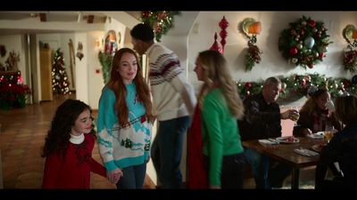 Falling_For_Christmas_2022_1080p_LLP_004485.jpg