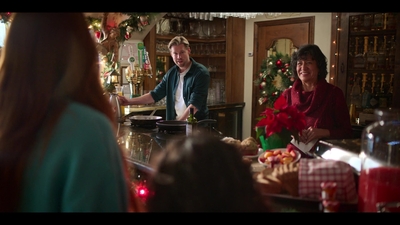 Falling_For_Christmas_2022_1080p_LLP_004497.jpg