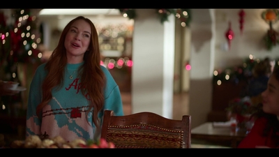 Falling_For_Christmas_2022_1080p_LLP_004530.jpg