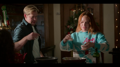 Falling_For_Christmas_2022_1080p_LLP_004583.jpg