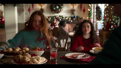 Click to view full size image
==============
Falling_For_Christmas_2022_1080p_LLP_004617.jpg Falling_For_Christmas_2022_1080p_LLP_004617.jpg
