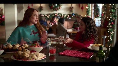 Falling_For_Christmas_2022_1080p_LLP_004623.jpg