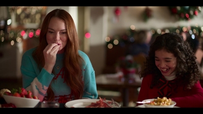 Falling_For_Christmas_2022_1080p_LLP_004673.jpg