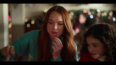 Click to view full size image
==============
Falling_For_Christmas_2022_1080p_LLP_004690.jpg Falling_For_Christmas_2022_1080p_LLP_004690.jpg