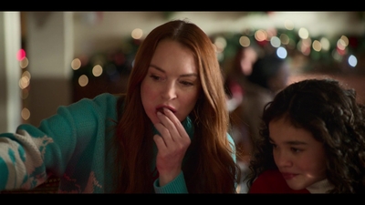 Falling_For_Christmas_2022_1080p_LLP_004691.jpg
