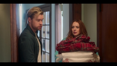 Falling_For_Christmas_2022_1080p_LLP_005146.jpg