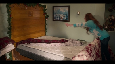Falling_For_Christmas_2022_1080p_LLP_005158.jpg