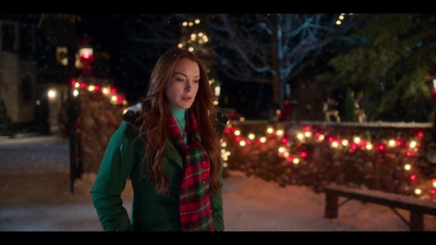 Falling_For_Christmas_2022_1080p_LLP_005713.jpg