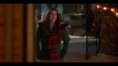Falling_For_Christmas_2022_1080p_LLP_005725.jpg