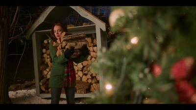 Falling_For_Christmas_2022_1080p_LLP_005839.jpg