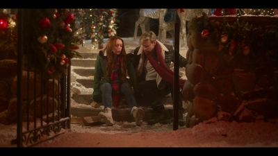 Falling_For_Christmas_2022_1080p_LLP_005902.jpg