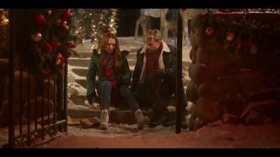 Falling_For_Christmas_2022_1080p_LLP_005912.jpg